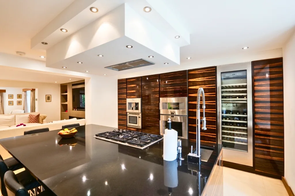 5 bedroom semi-detached house for rent