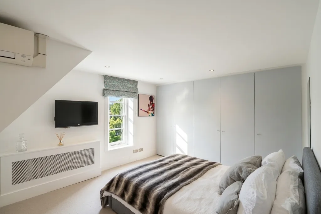 5 bedroom semi-detached house for rent