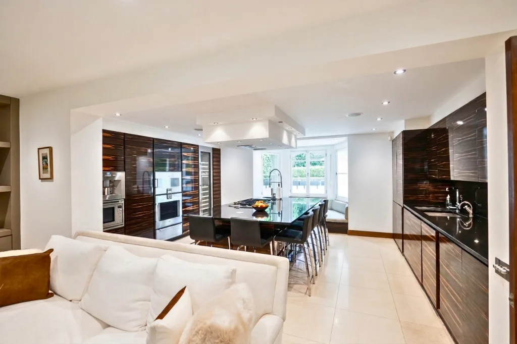 5 bedroom semi-detached house for rent