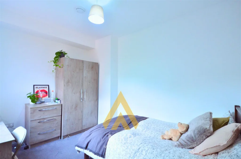 6 bedroom terraced house for rent