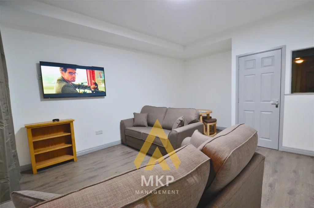 6 bedroom terraced house for rent