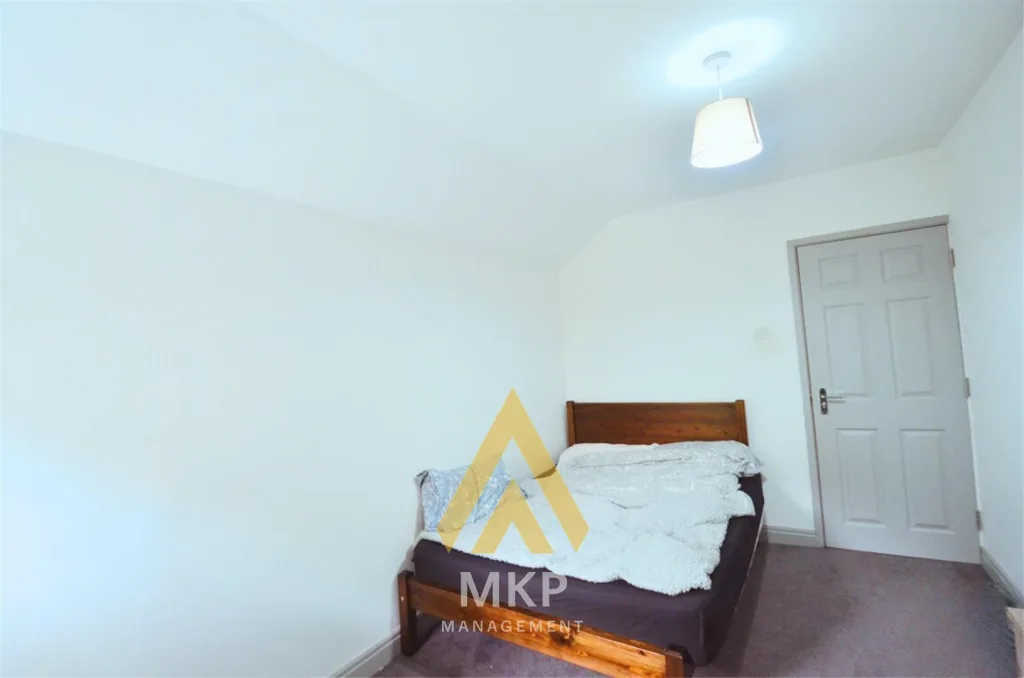 6 bedroom terraced house for rent