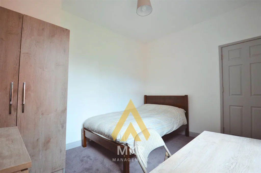 6 bedroom terraced house for rent