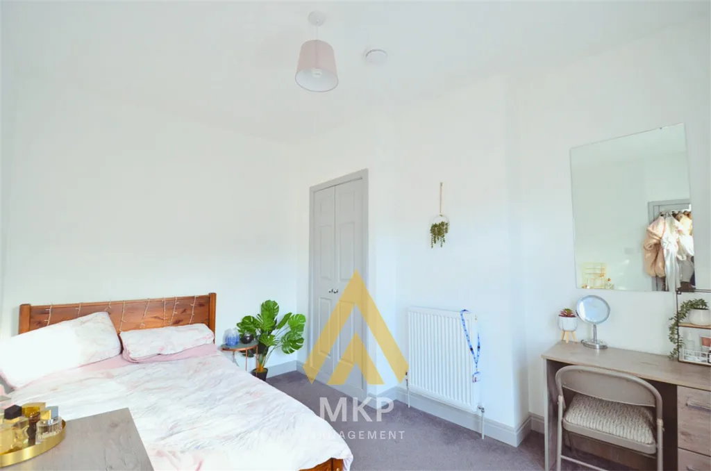 6 bedroom terraced house for rent