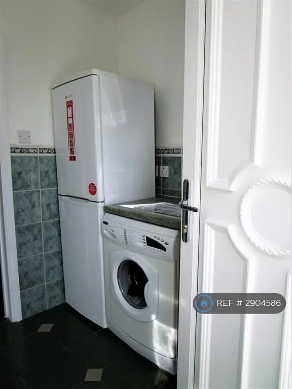 1 bedroom house share for rent