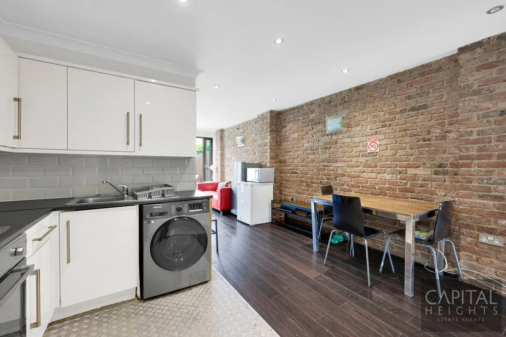5 bedroom terraced house for rent