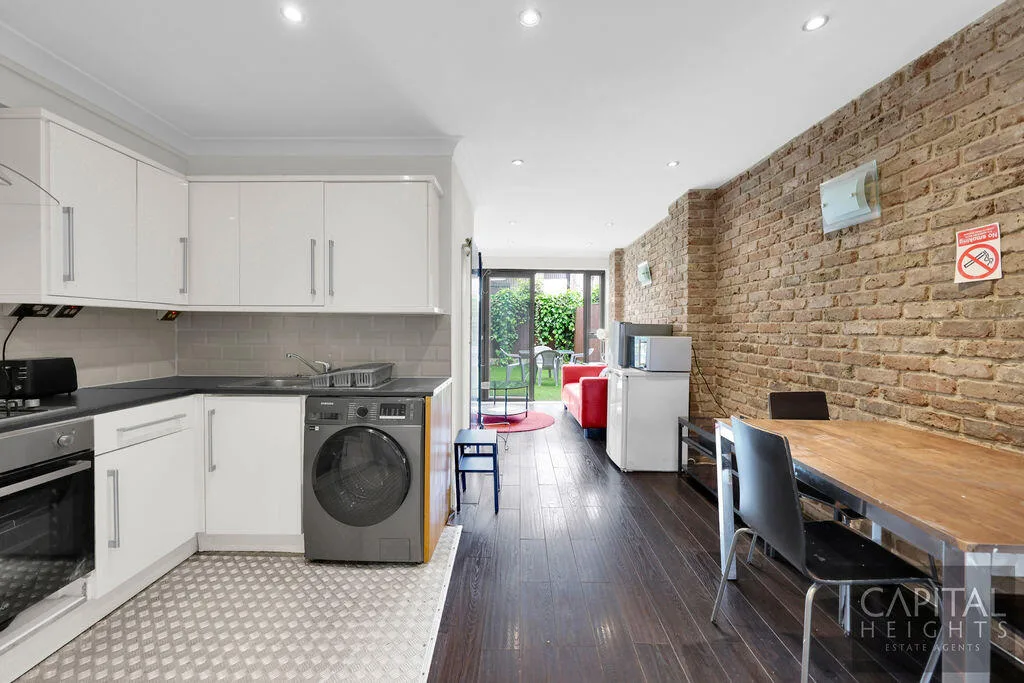 5 bedroom terraced house for rent