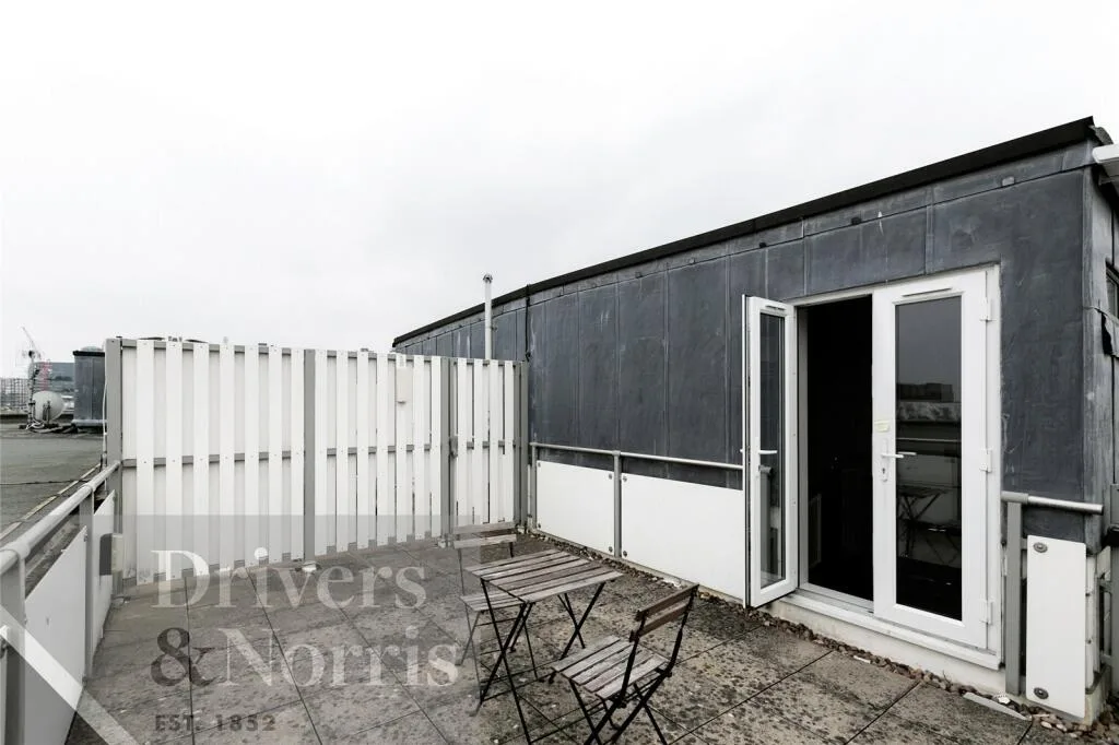 2 bedroom penthouse for rent