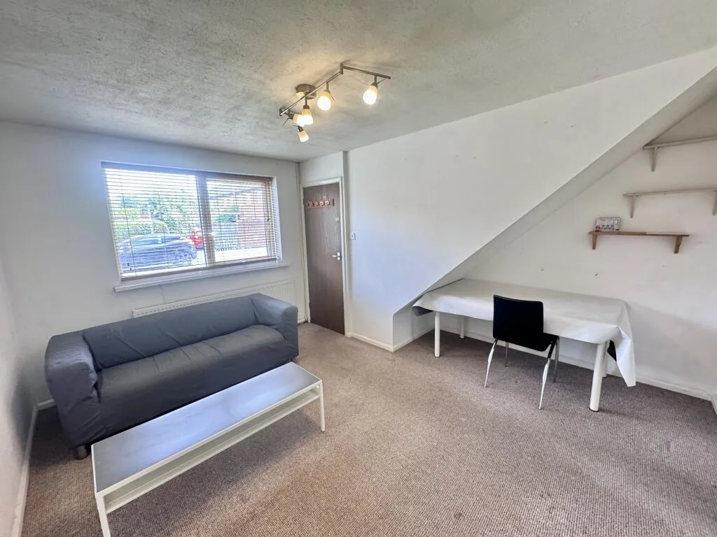 2 bedroom house for rent