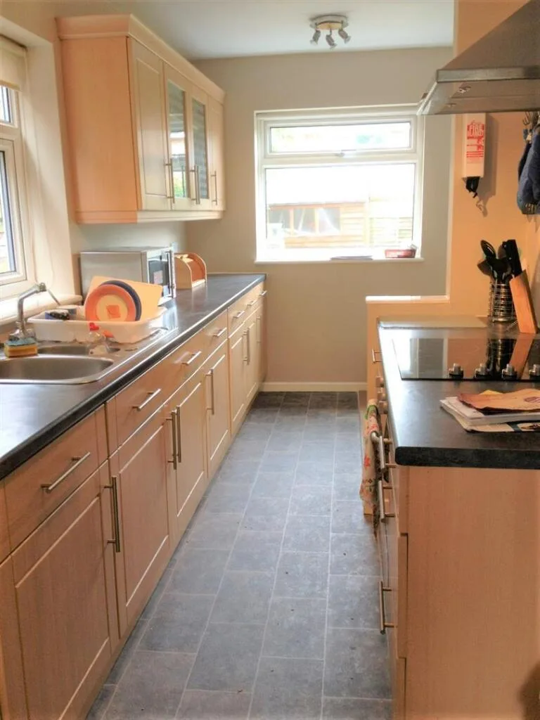 4 bedroom semi-detached house for rent