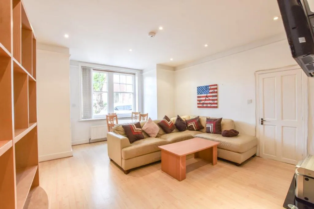 2 bedroom flat for rent