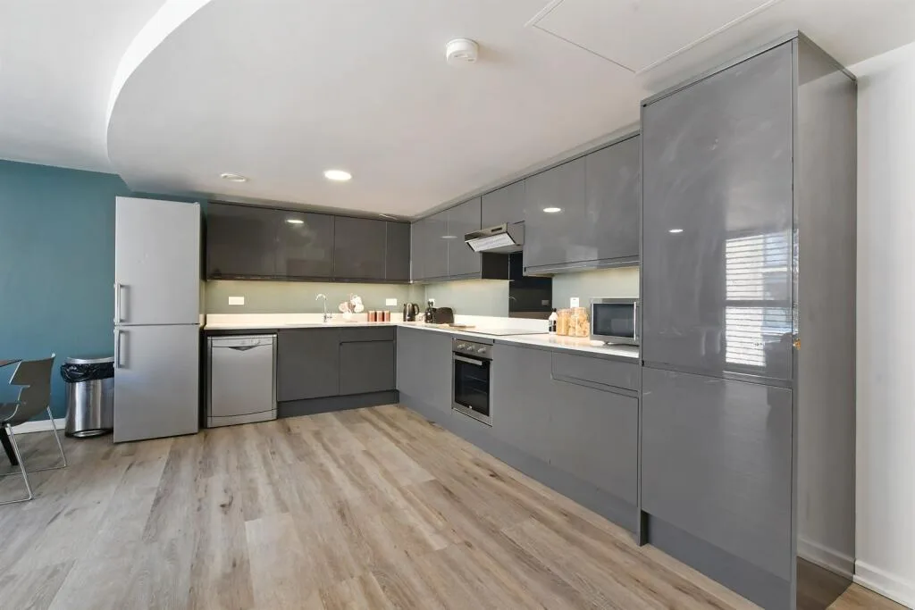 5 bedroom apartment for rent