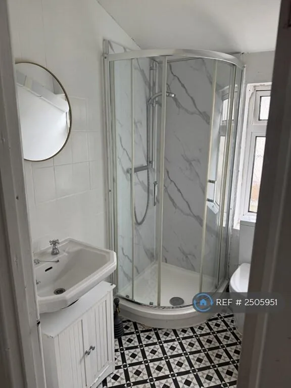 1 bedroom house share for rent