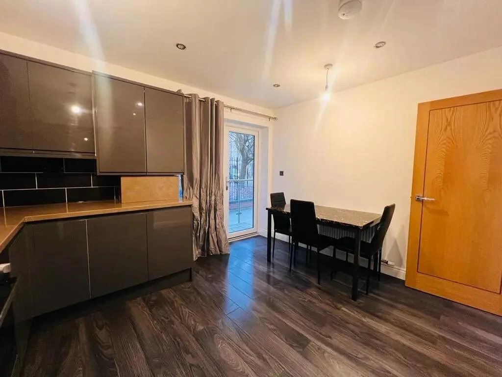 4 bedroom ground floor maisonette for rent