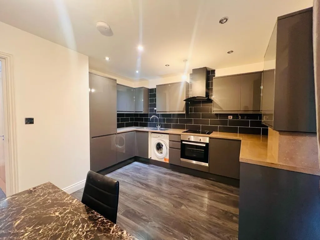4 bedroom ground floor maisonette for rent