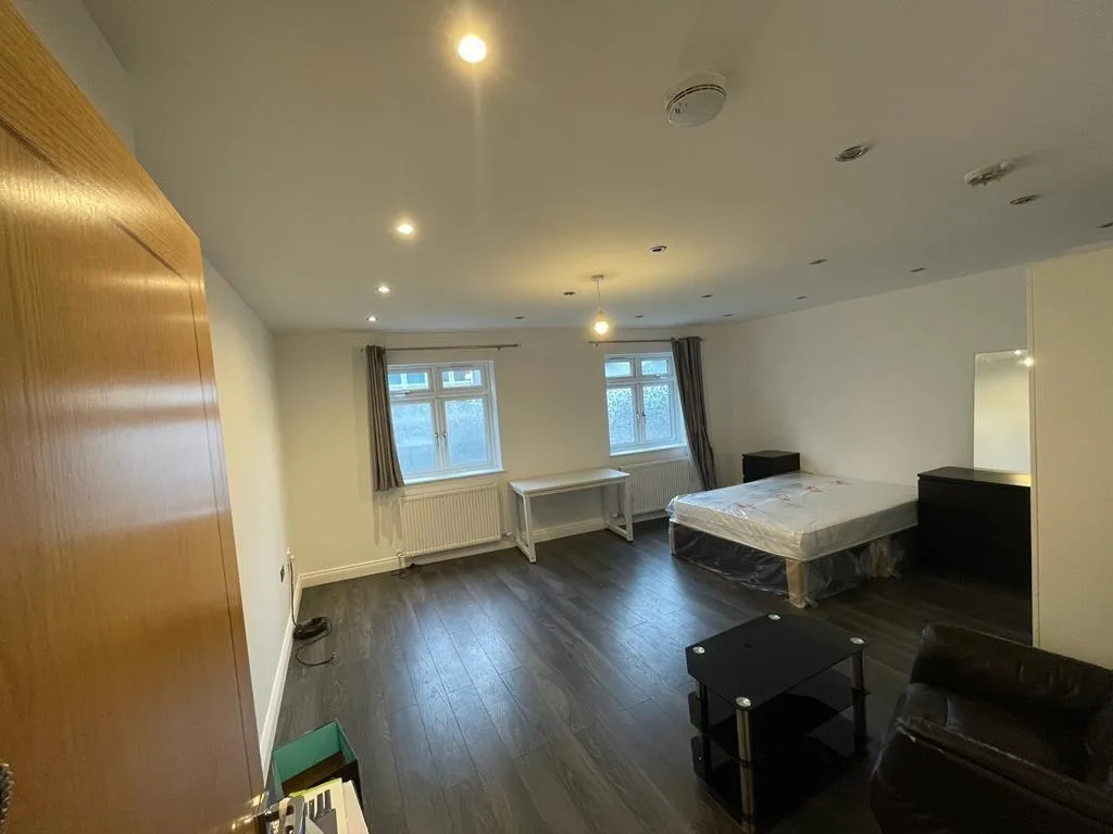4 bedroom ground floor maisonette for rent