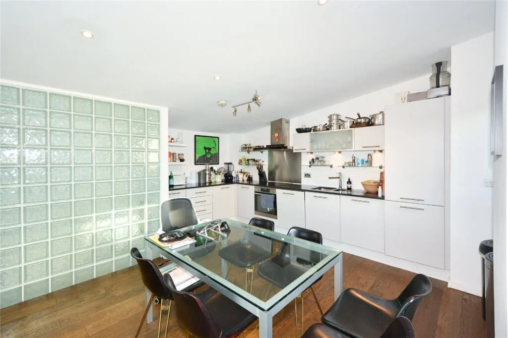 2 bedroom penthouse for rent