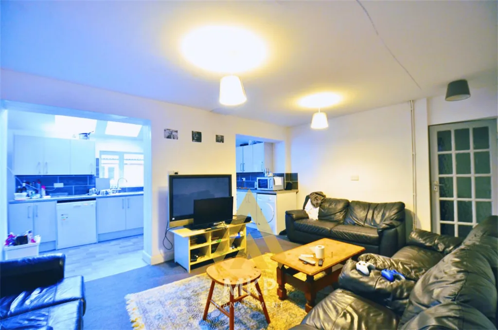 1 bedroom detached house for rent