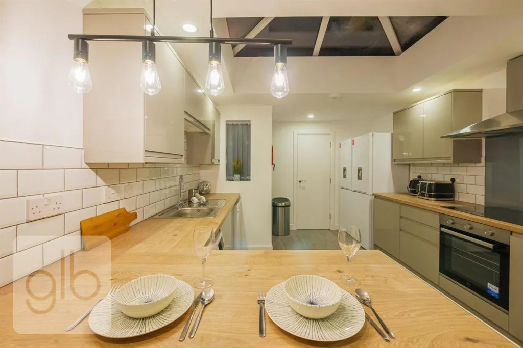 1 bedroom house share for rent