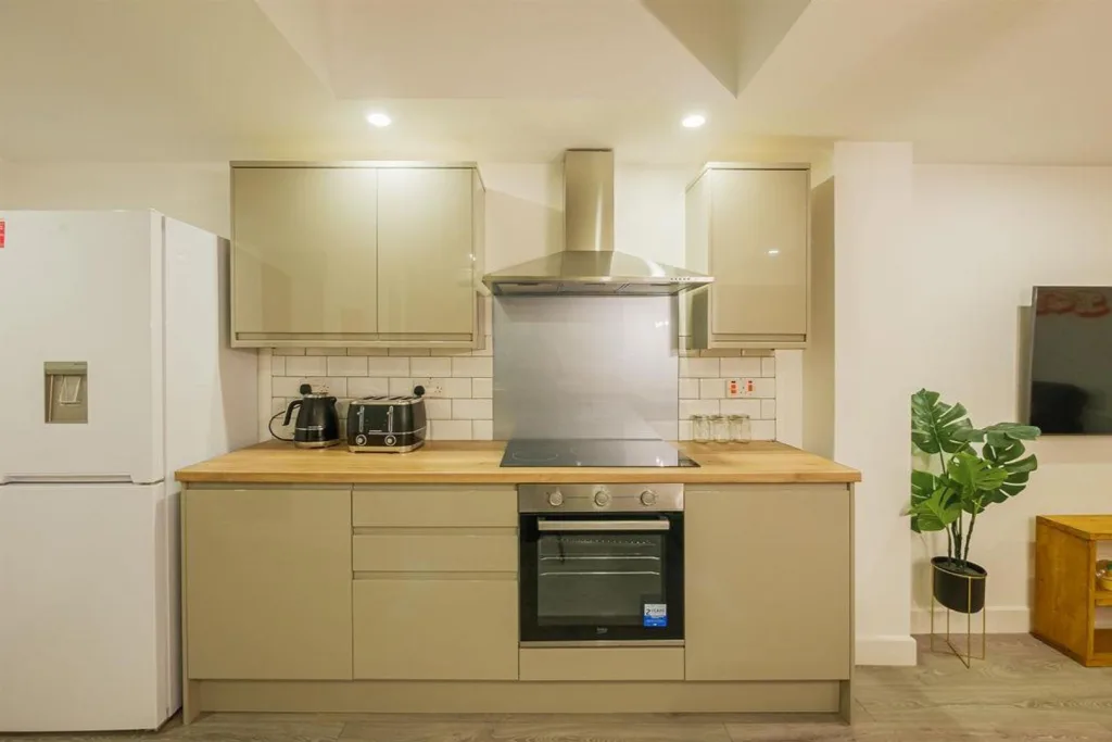 1 bedroom house share for rent