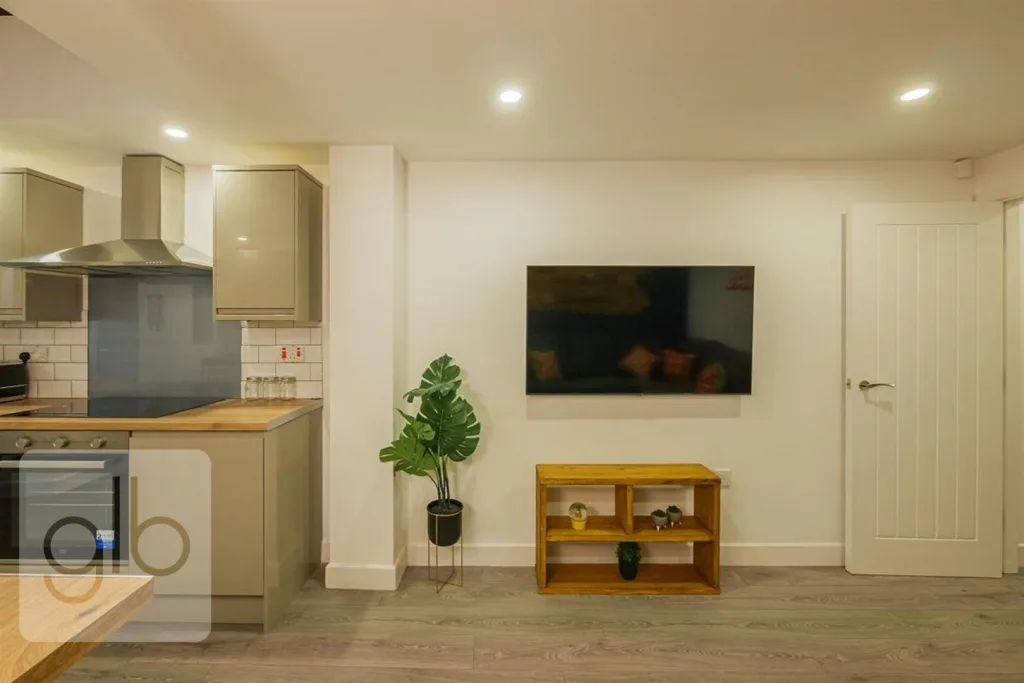 1 bedroom house share for rent