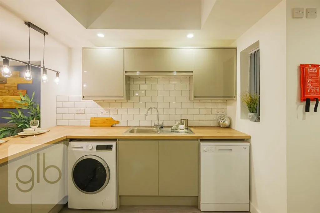 1 bedroom house share for rent