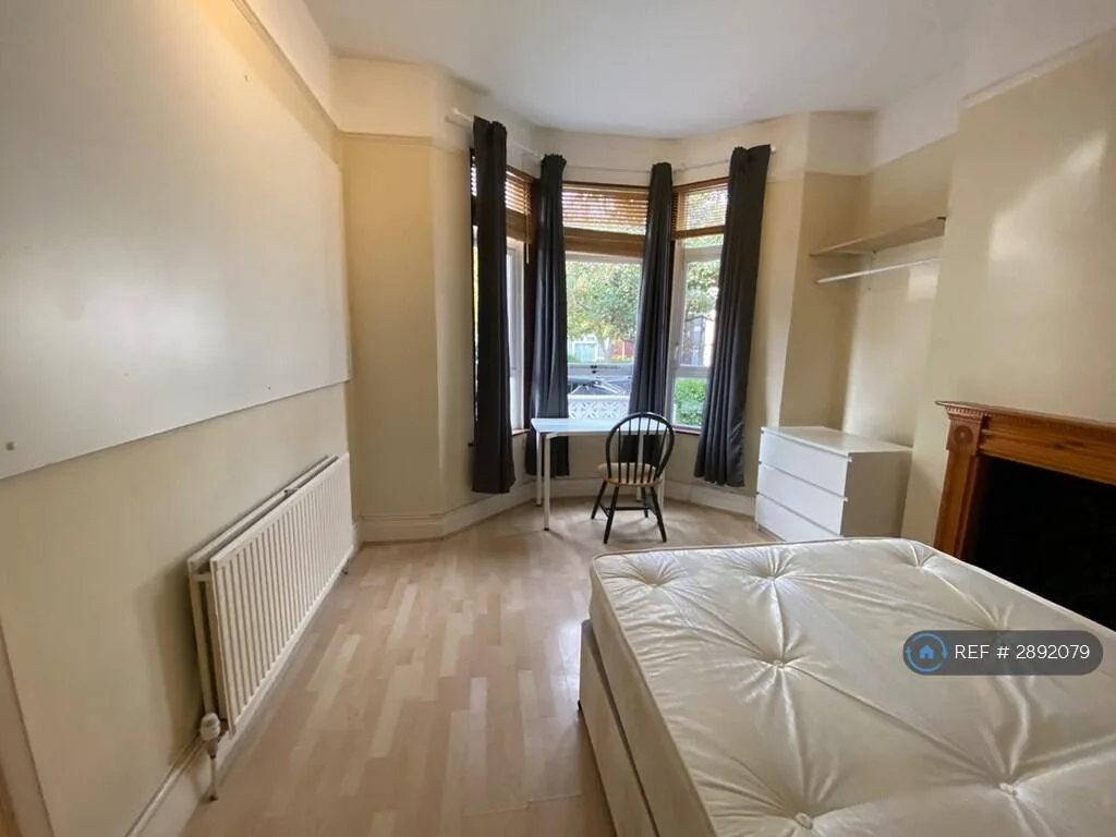 5 bedroom terraced house for rent