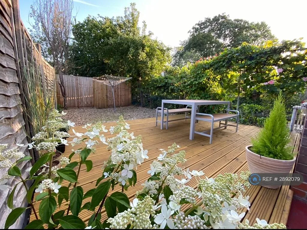 5 bedroom terraced house for rent