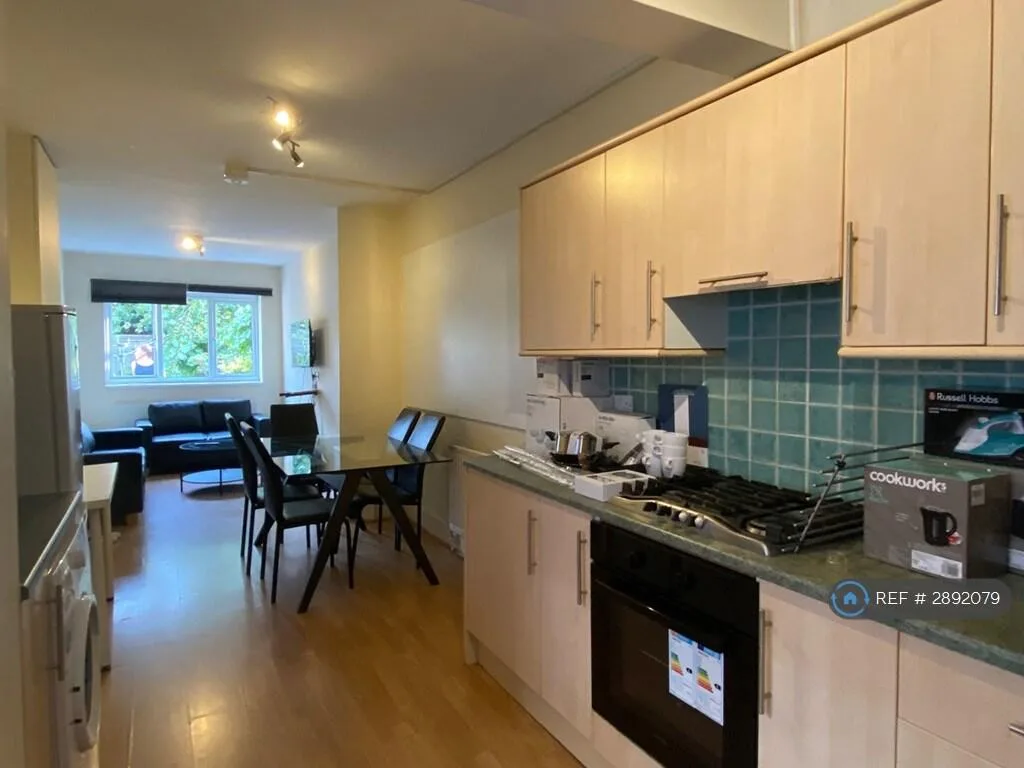 5 bedroom terraced house for rent