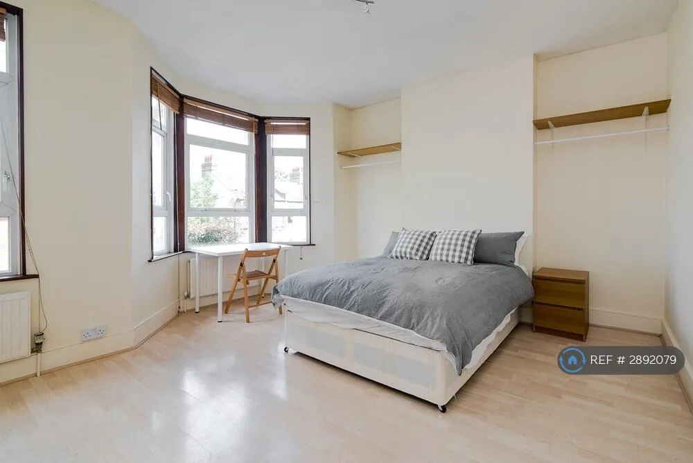 5 bedroom terraced house for rent