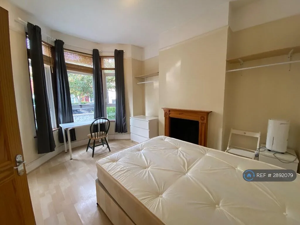 5 bedroom terraced house for rent