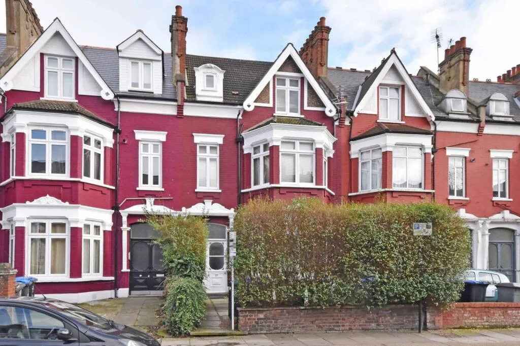 1 bedroom maisonette for rent