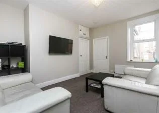 4 bedroom flat for rent