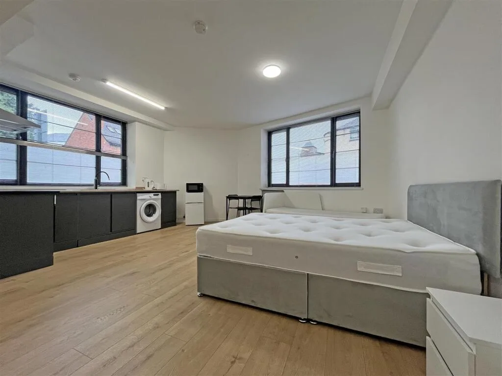 Studio flat for rent
