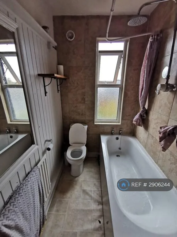 1 bedroom house share for rent