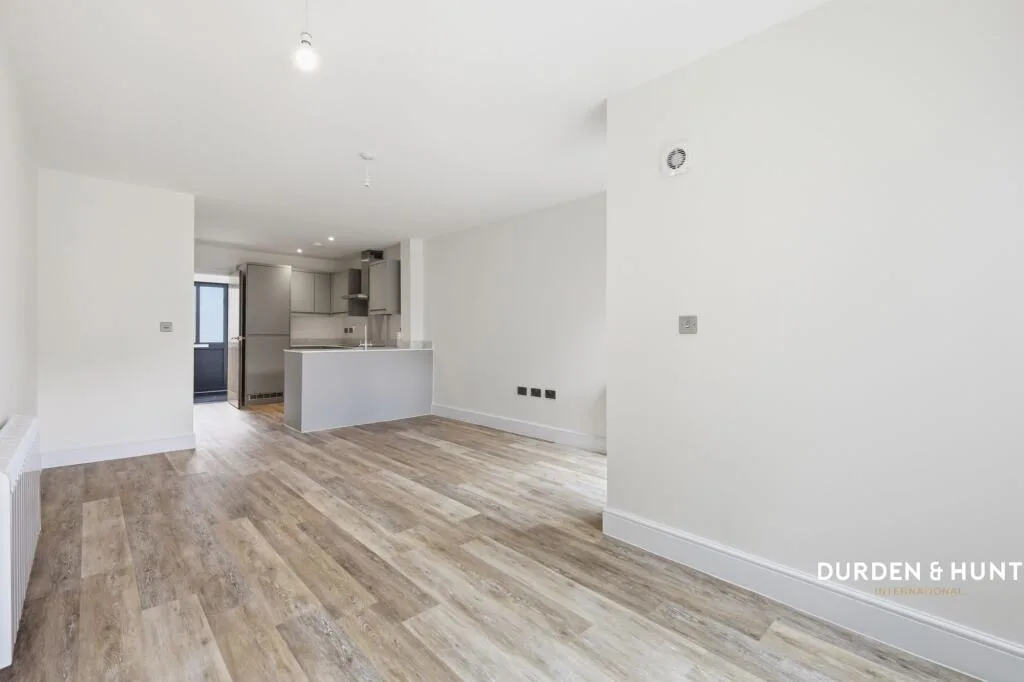 4 bedroom end of terrace house for rent