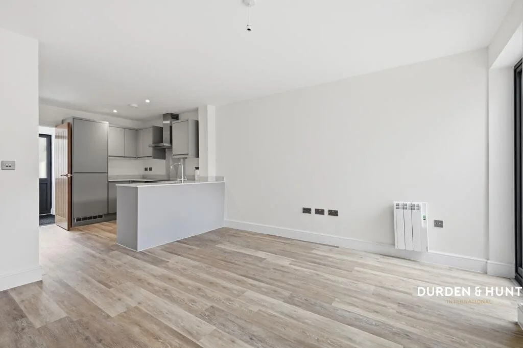 4 bedroom end of terrace house for rent
