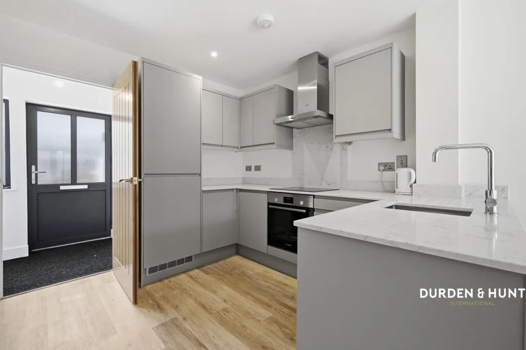 4 bedroom end of terrace house for rent