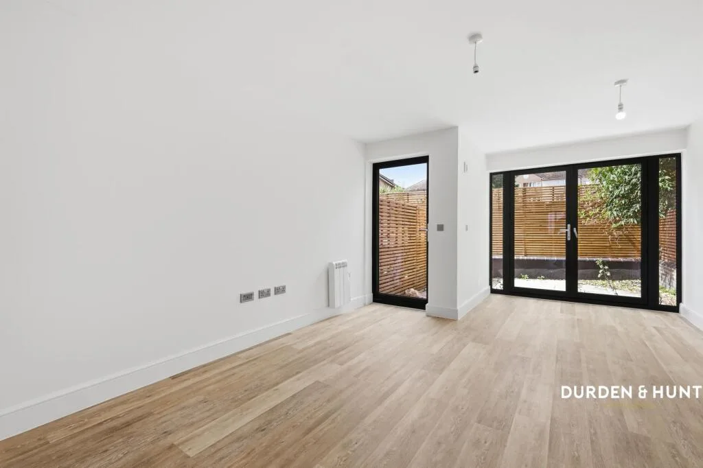 4 bedroom end of terrace house for rent