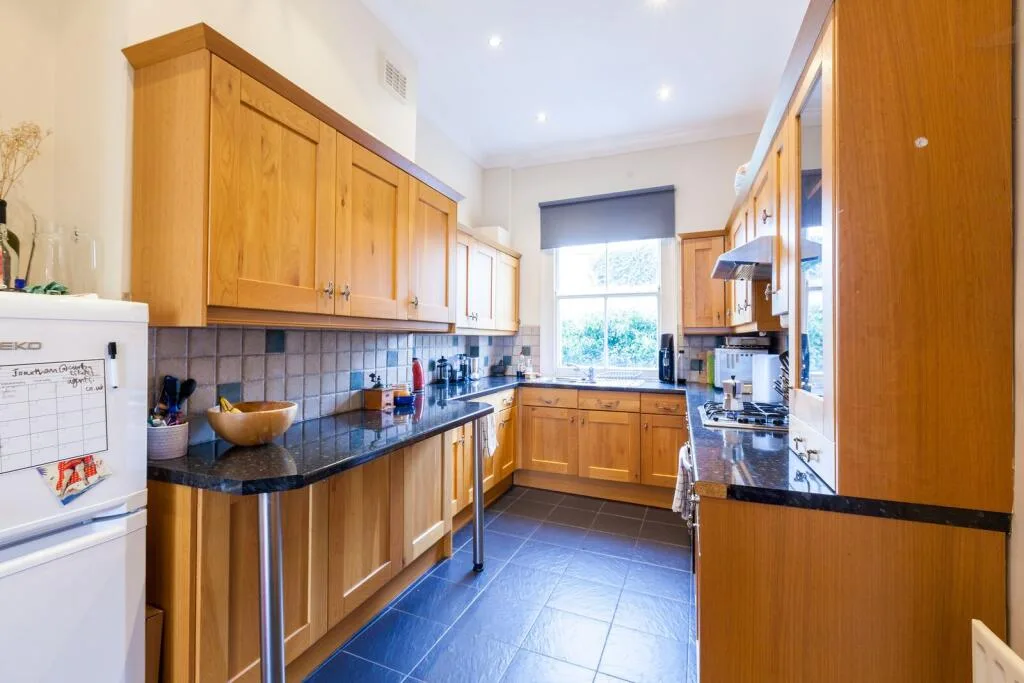 2 bedroom maisonette for rent