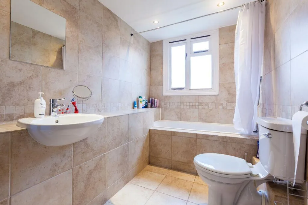 2 bedroom maisonette for rent