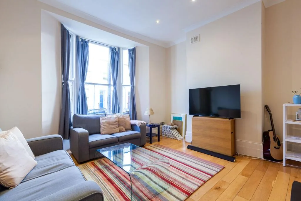 2 bedroom maisonette for rent