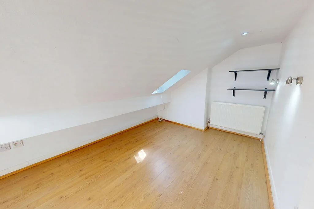5 bedroom semi-detached house for rent