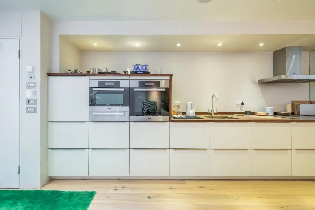 2 bedroom mews property for rent