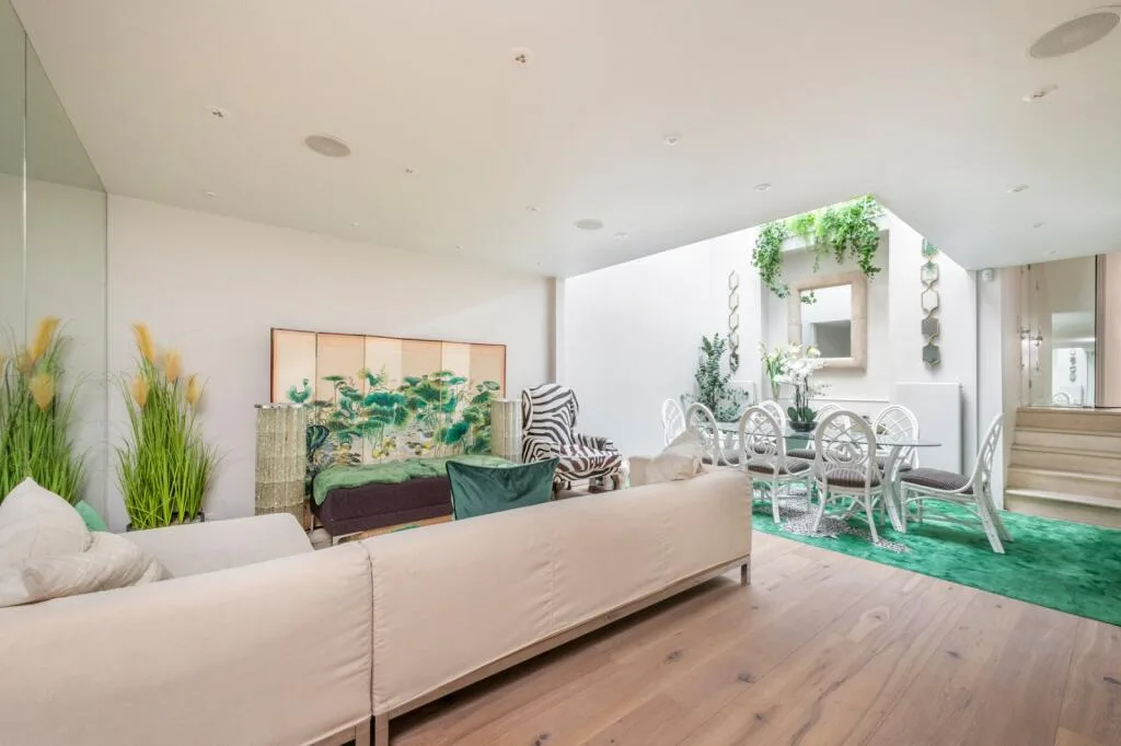 2 bedroom mews property for rent