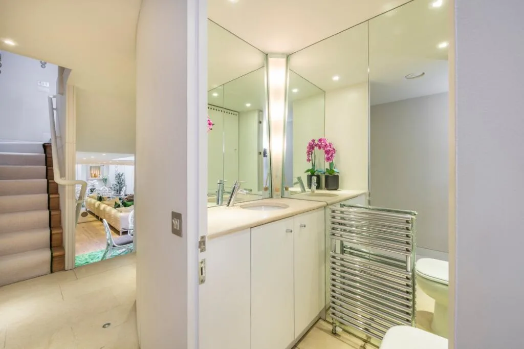 2 bedroom mews property for rent