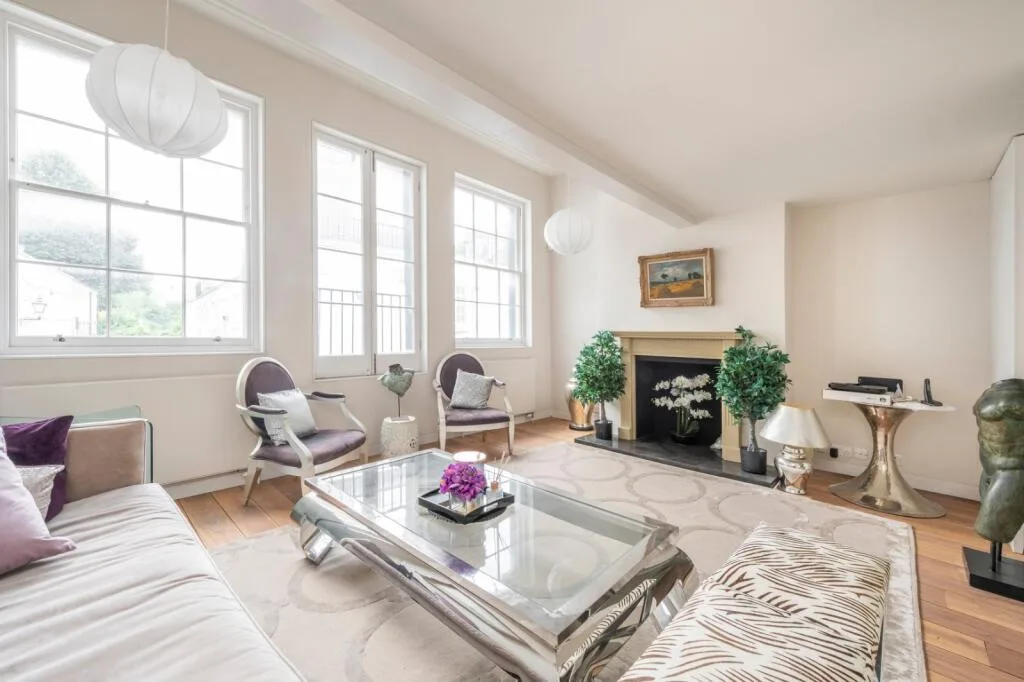 2 bedroom mews property for rent
