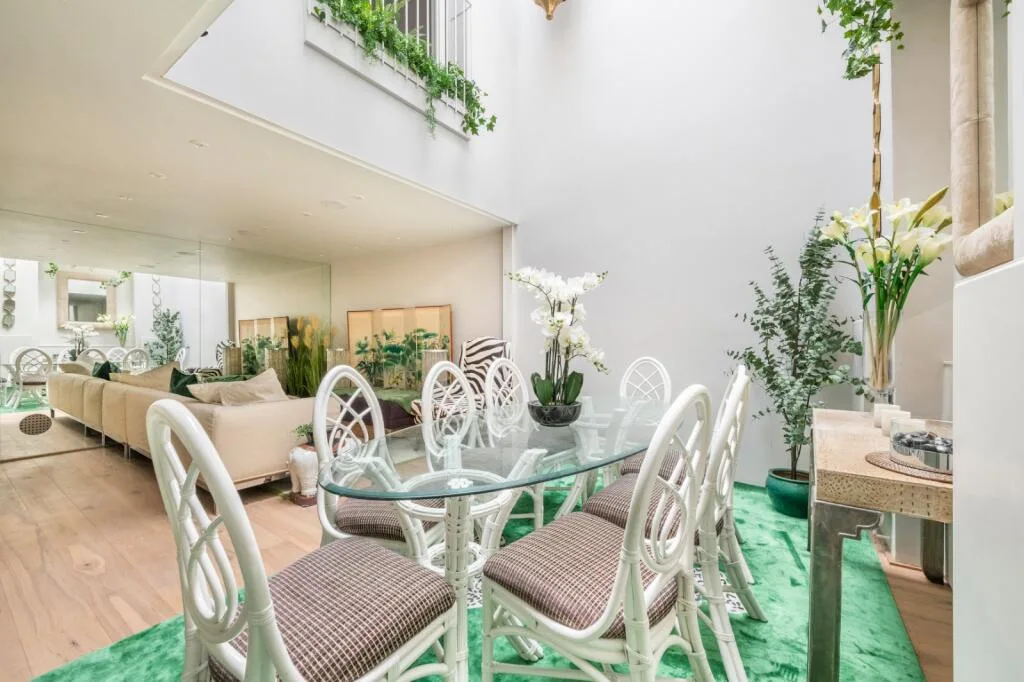 2 bedroom mews property for rent