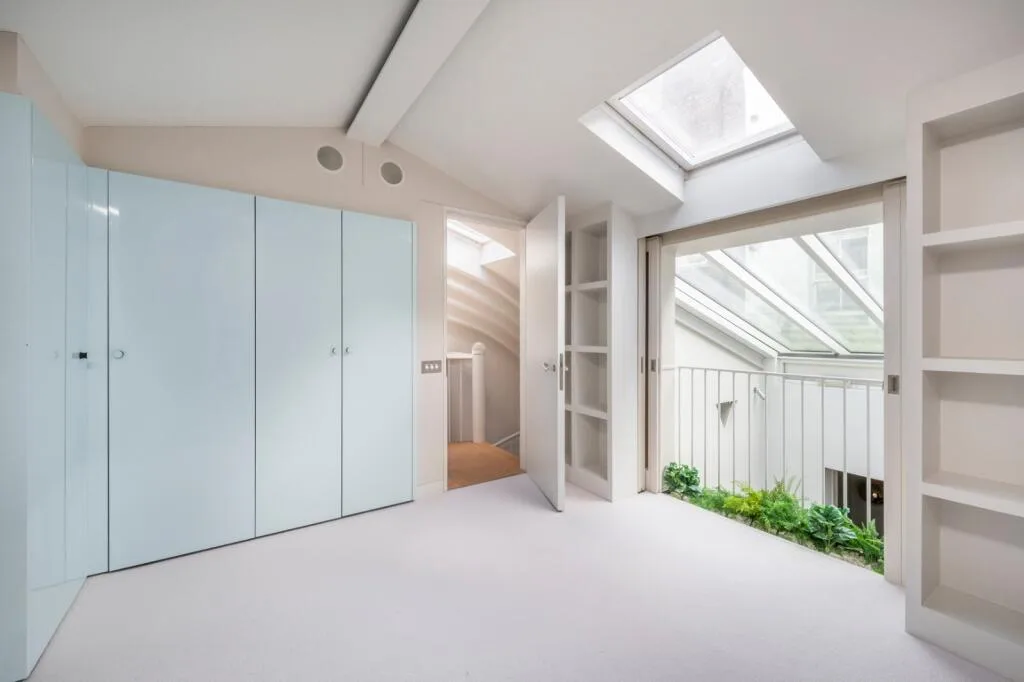 2 bedroom mews property for rent