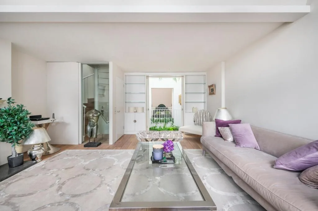 2 bedroom mews property for rent